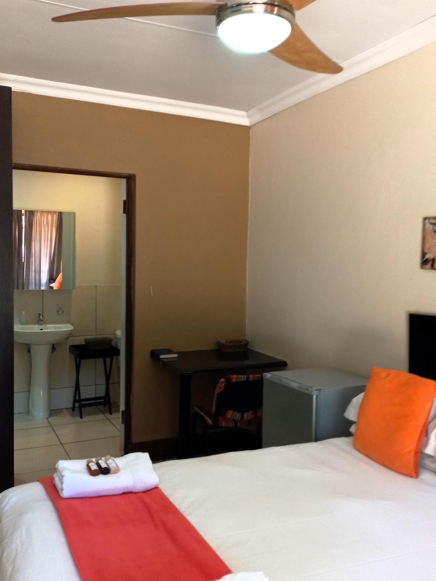 Or Tambo Guest House Kempton Park Luaran gambar