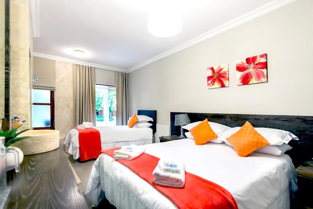 Or Tambo Guest House Kempton Park Luaran gambar