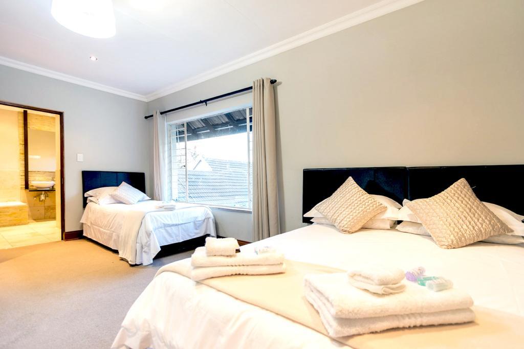 Or Tambo Guest House Kempton Park Luaran gambar