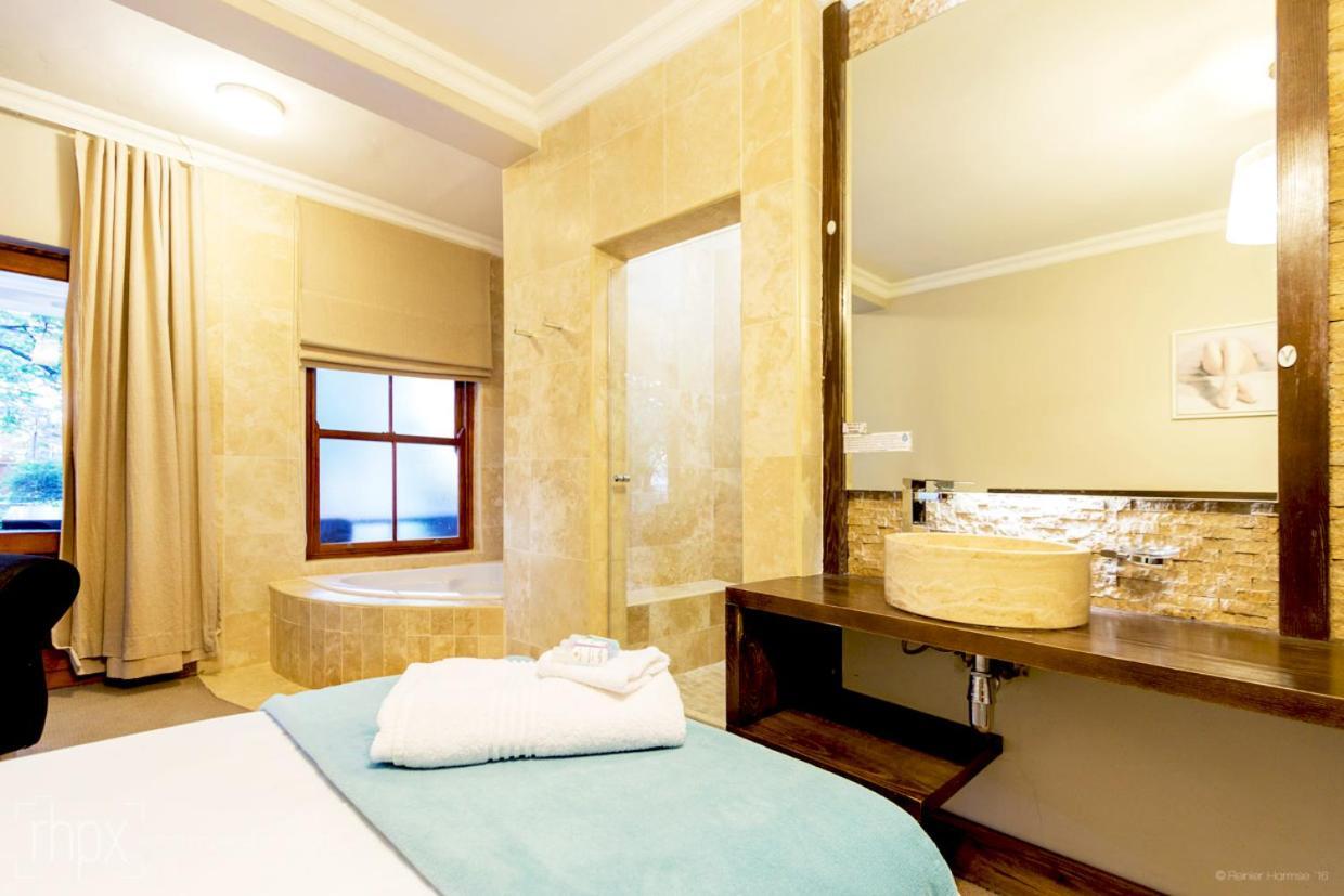 Or Tambo Guest House Kempton Park Luaran gambar